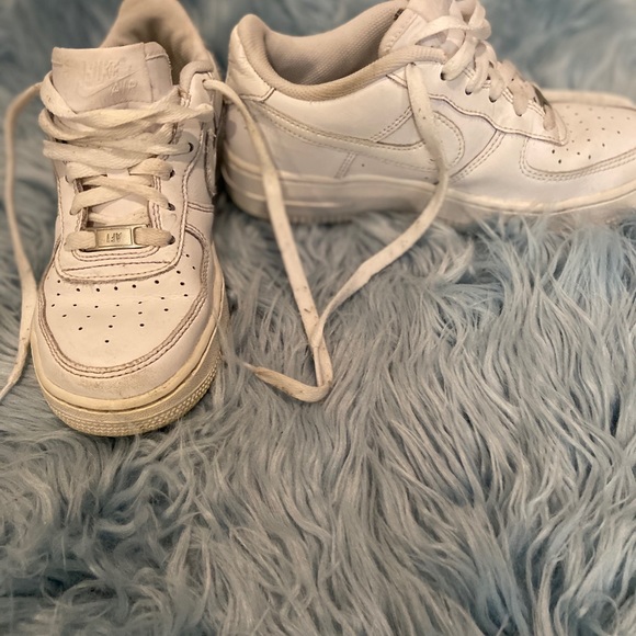 Sneakers - Picture 2 of 3